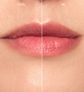 Hydrating Lip Tint voor en na vergelijking in Peachy Rose voor een natuurlijke kleur en gehydrateerde glans.