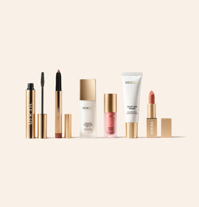 Endless Summer Bundle met Changing Foundation SPF 15, Gilded Lashes Mascara, Velvet Dream Lipstick, Vibrant Cheeks Blush, Eye Perfecting Shimmer Stick en Velvet Skin Primer op een lichte achtergrond