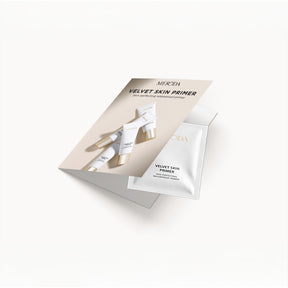 Velvet Skin Primer Sample 1.5 ml bevestigd aan een productfolder op een witte achtergrond