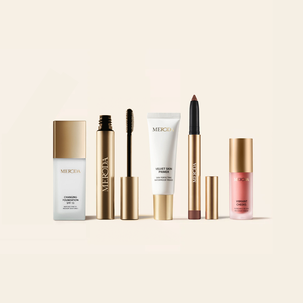 The Full Face Bestseller Set met Changing Foundation, primer, brow gel, shimmer stick en blush in gouden verpakking.