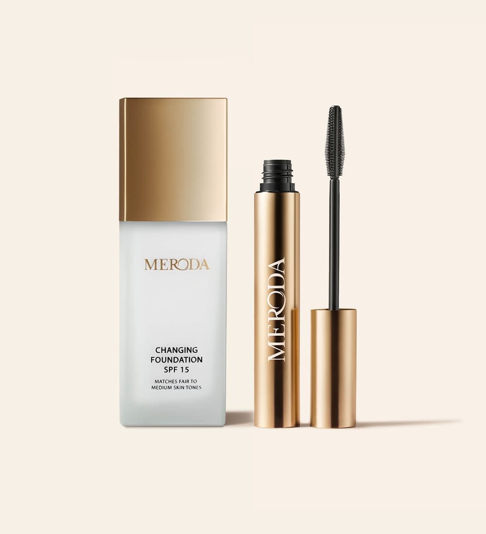 The Key Essentials bundel met Changing Foundation en Gilded Lashes Mascara in luxe gouden verpakking