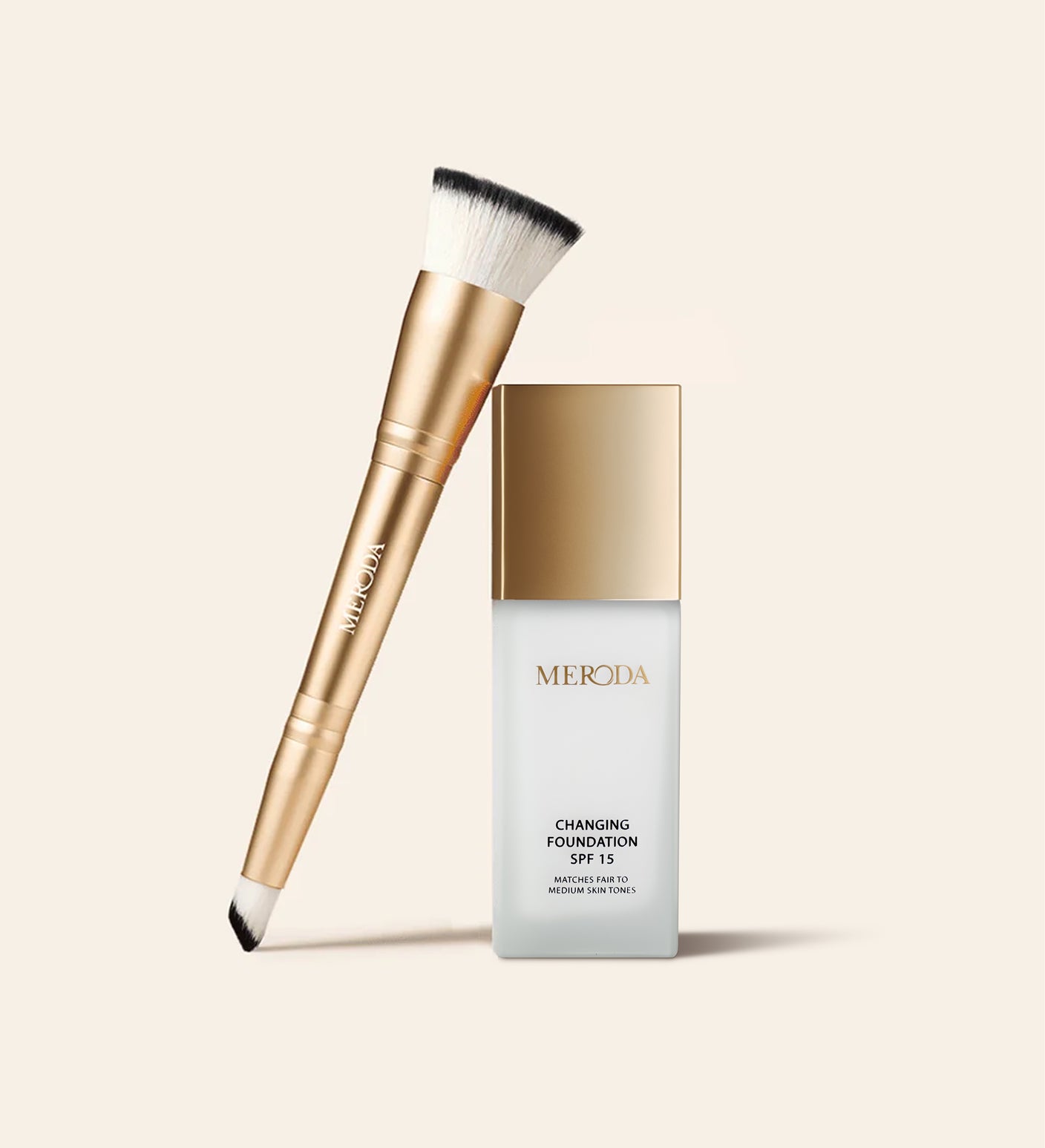Changing Foundation SPF 15 en 2-in-1 Brush bundel met een wit foundationflesje en gouden dubbelzijdige kwast