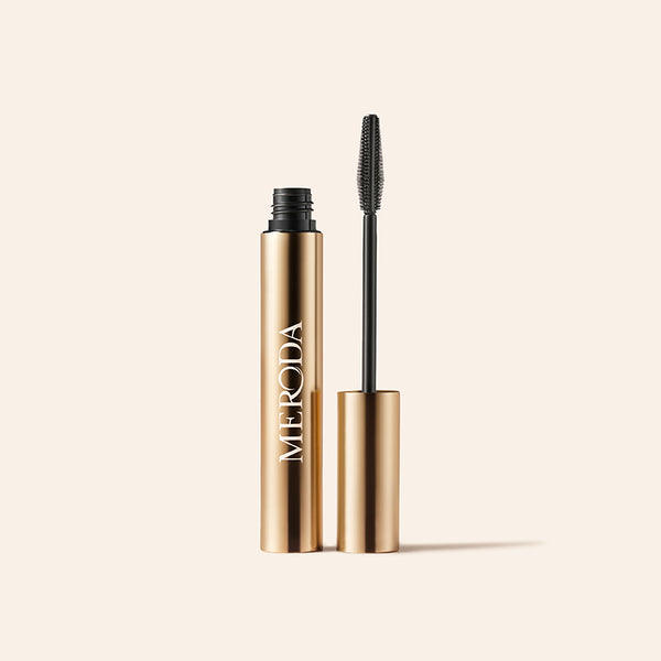 Meroda Cosmetics Gilded Lashes Mascara in een gouden metallic huls met een siliconen borsteltje voor lengte en volume