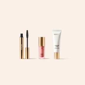 Meroda Minis set met Gilded Lashes Mascara, Vibrant Cheeks Liquid Blush en Velvet Skin Primer in gouden verpakking.