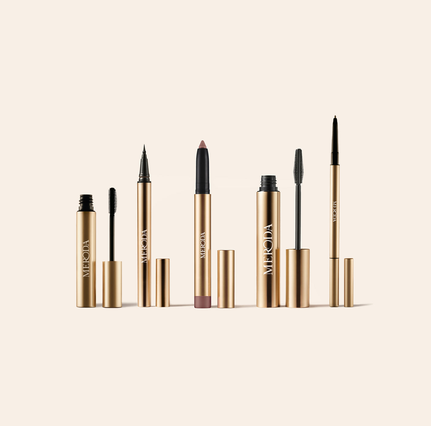 The Complete Eye Edit met Precision Brow Gel, It's All About The Wing Liquid Eyeliner, Eye Perfecting Shimmer Stick in Bronze, Gilded Lashes Mascara en Precision Brow Pencil