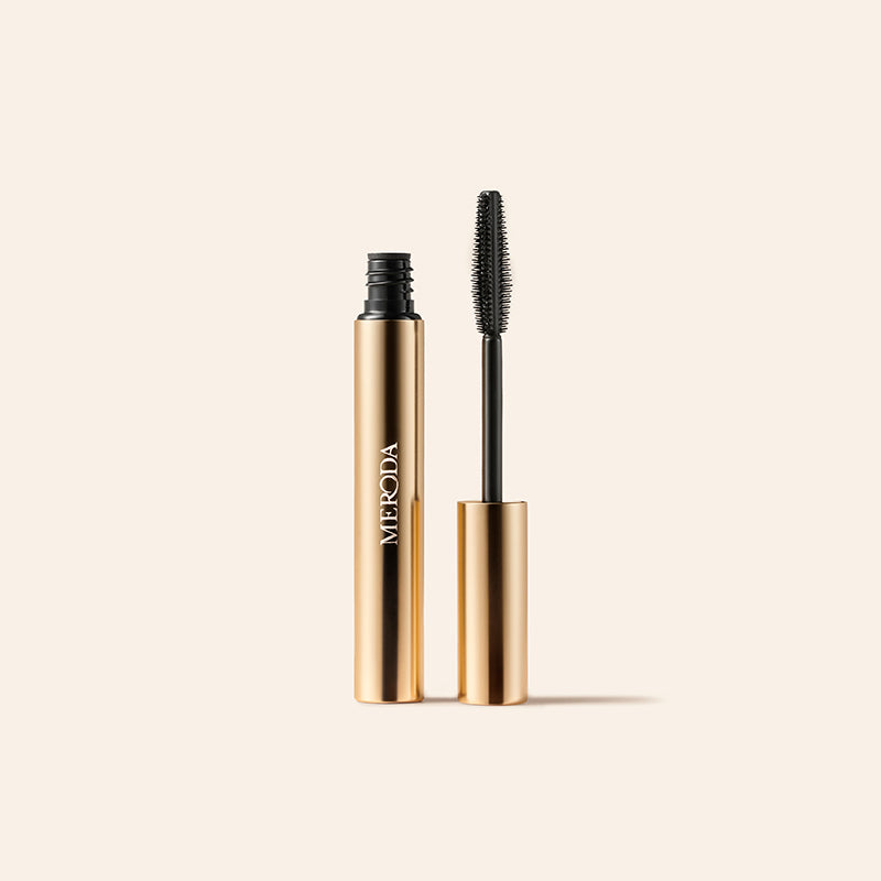 Meroda Cosmetics Mini Mascara in een gouden huls met zwart borsteltje voor lengte en volume