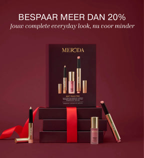 Soft Touch Trio make-up set in geschenkdoos met shimmer stick, liquid blush en lip tint omgeven door een rood lint