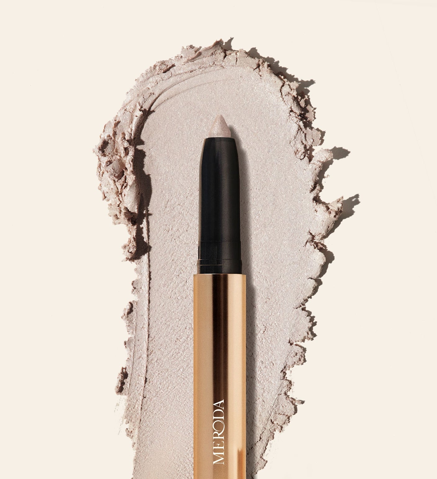 Meroda Eye Perfecting Shimmer Stick in Pearl met een crèmige, stralende textuur swatch voor een heldere blik