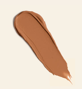 Soft Tan Bronzer textuur swatch in Medium toont de romige, blendbare formule voor een natuurlijke glow.