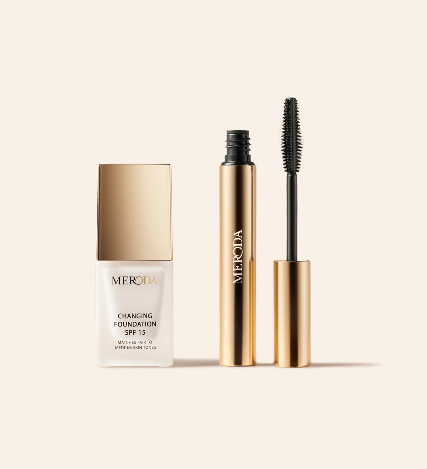 The Key Essentials Mini met Changing Foundation SPF 15 en Gilded Lashes Mascara op een lichte achtergrond