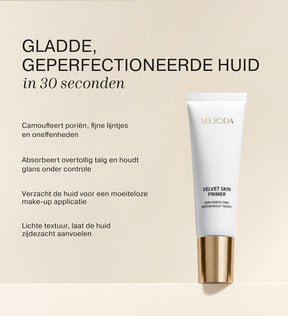 Velvet Skin Primer tube in wit en goud op een crèmekleurige achtergrond met de belangrijkste productvoordelen